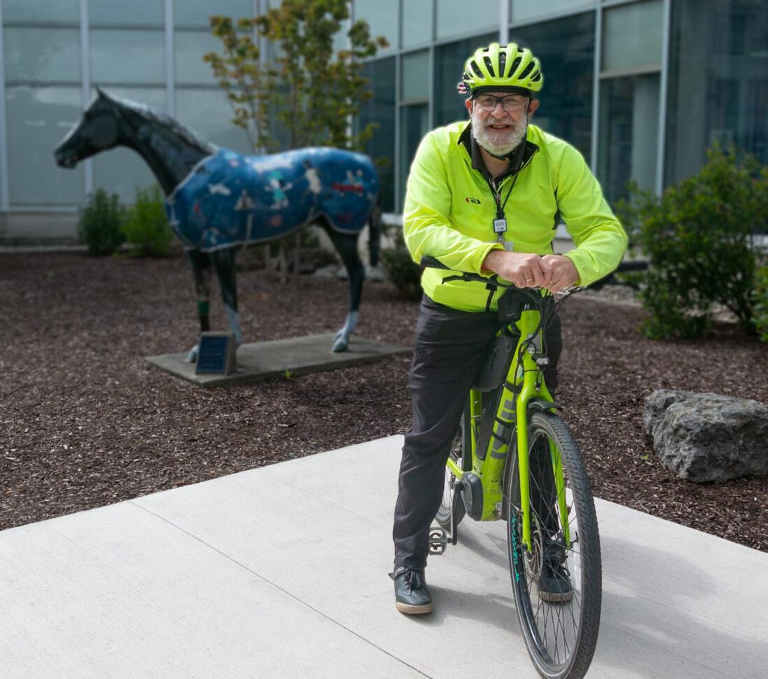 自行车 rider on Medical Campus